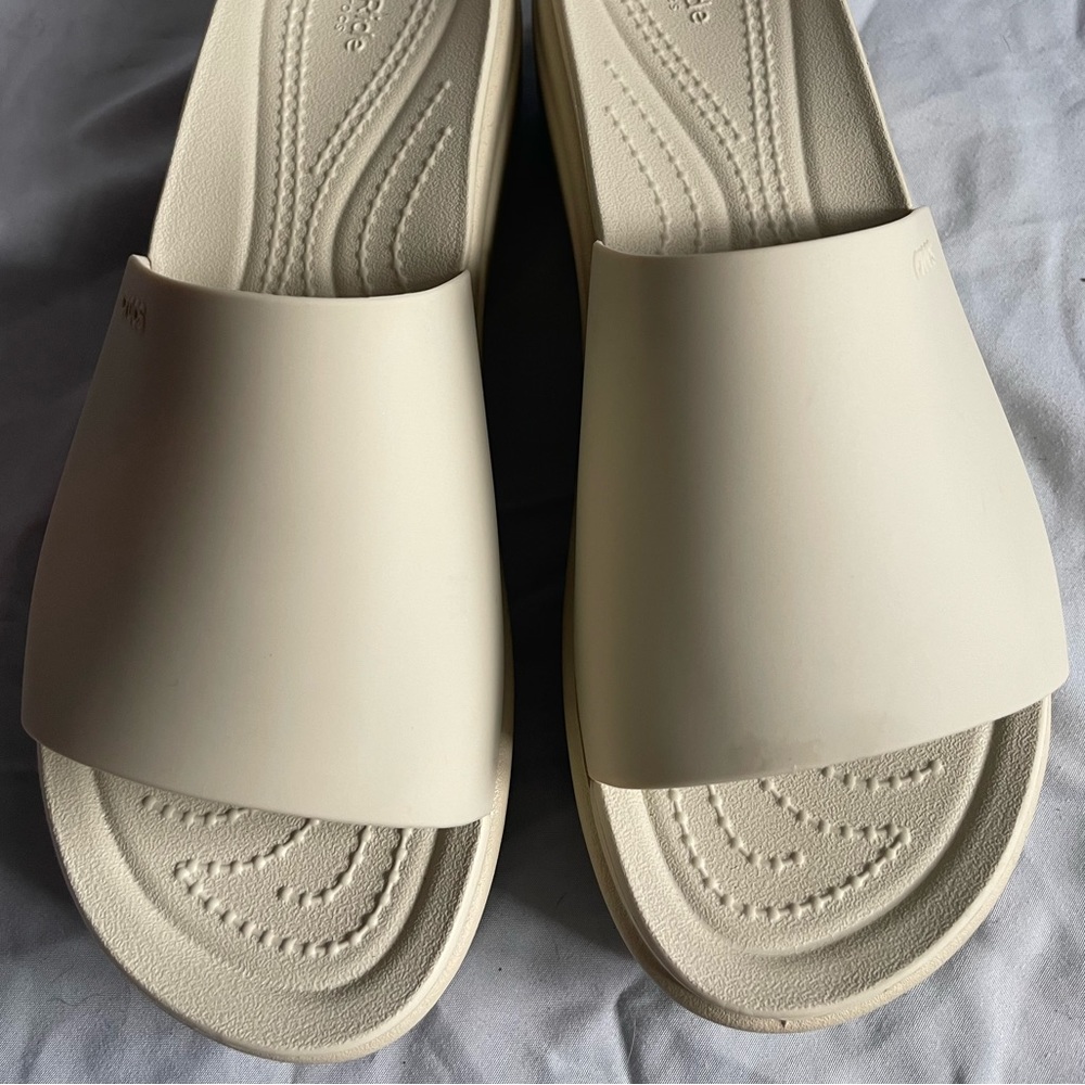 Crocs Women's Brooklyn Platform Slide Sandal